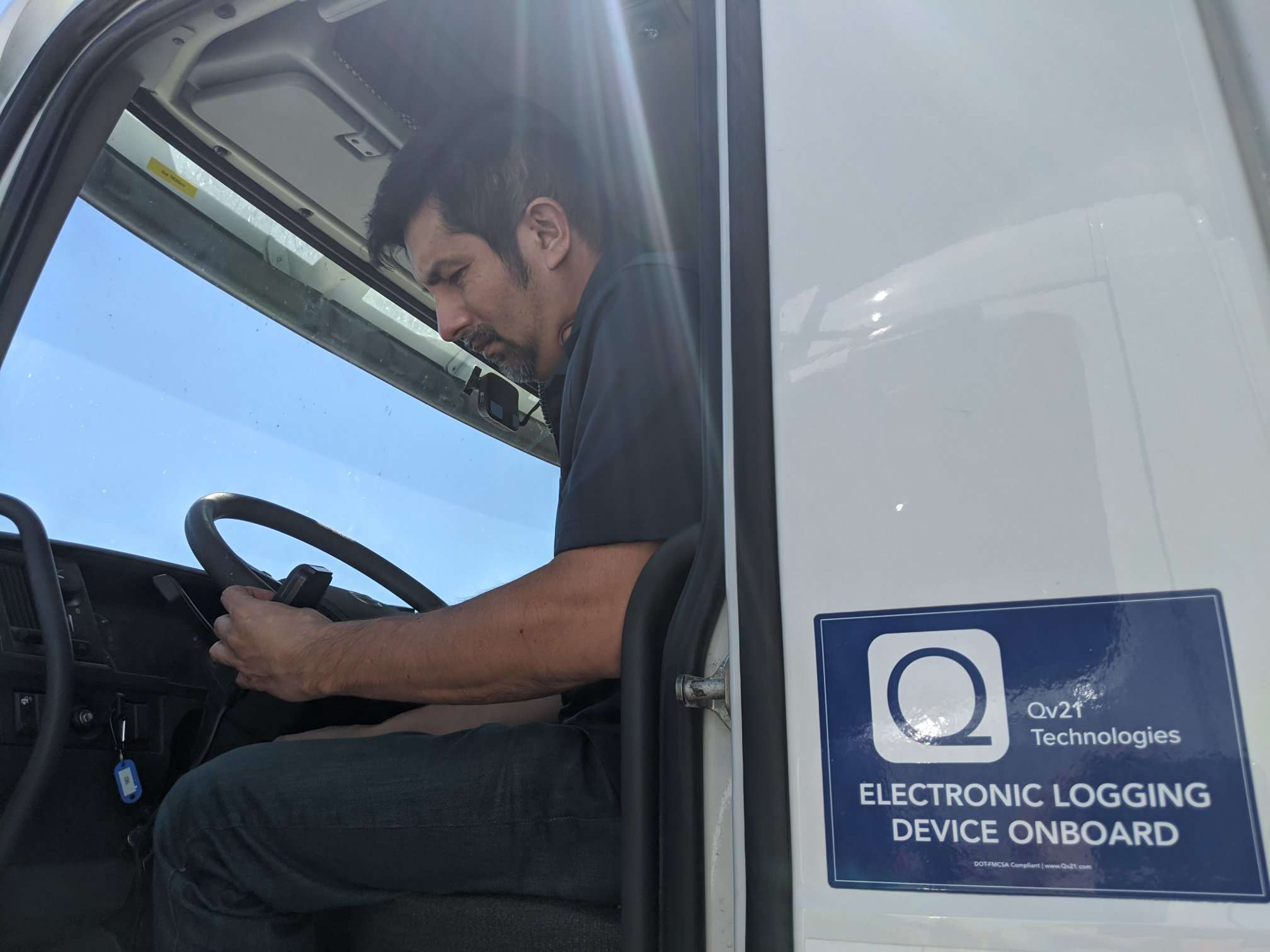 Unleashing the Potential of ELDs: Efficiency & Compliance in Trucking